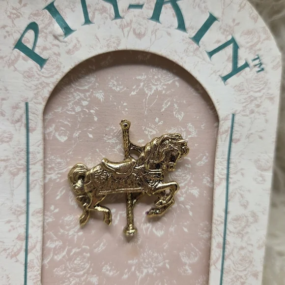 Pin Kin Estate Gold Tone Carousel Horse Brooch Pin - Picture 2 of 4